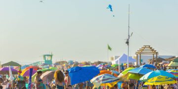Una jornada de 'lleno' en la playa isleña / FOTO: Ayto.