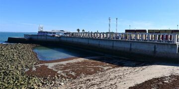El arenal que se forma con marea baja junto a La Punta / FOTO: Eulogio García