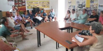 Reunión de vecinos en la que se decidió constituir la plataforma / FOTO: El Puerto Resiste