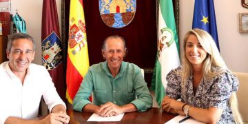 El alcalde entre Vera y Butrón / FOTO: Ayto.