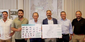 Presentando las novedades del contrato con responsables de Urbaser / FOTO: Ayto.