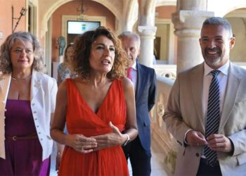 Recibiendo a la vicepresidenta en el Castillo de Luna / FOTO: Subdelegación