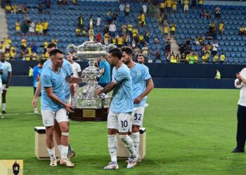 Los jugadores italianos levantando el trofeo / FOTO: Eulogio García