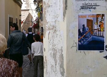 Carteles denuncia el efecto del turismo en el Pópulo / FOTO: Eulogio García