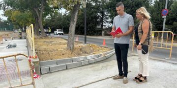 Concejales socialistas supervisan el avance de las actuaciones / FOTO: PSOE
