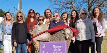 La alcaldesa participando meses atrás en el homenaje a 'Mujeres de las Salinas' / FOTO: Ayto.