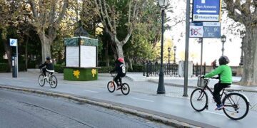 Por el carril bici de la Alameda / FOTO: Eulogio García
