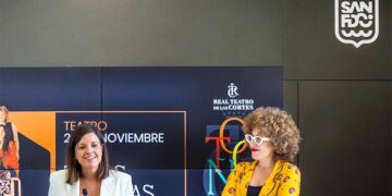 Pacheco atenta a la intervención de la alcaldesa / FOTO: Ayto.