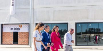 Paseando entre macronaves ya levantadas / FOTO: Ten Brinke