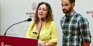 Garrón y De la Cruz compareciendo en el Ayuntamiento / FOTO: Eulogio García
