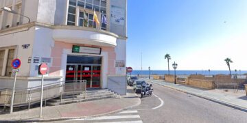 Entrada al IES Columela, el instituto más antiguo de Cádiz