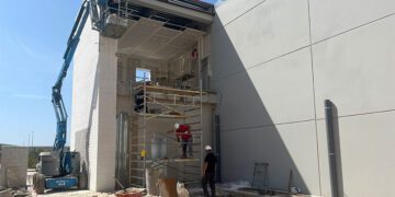 Actuando en el exterior del nuevo edificio / FOTO: Ayto.