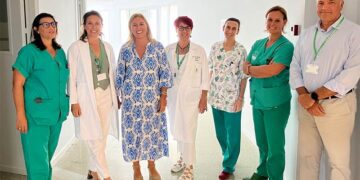 La delegada territorial de Salud durante su visita al área adecentada / FOTO: Junta
