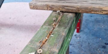 Detalle peligroso de uno de los juegos infantiles / FOTO: AxSí