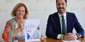 La concejala de turismo ha comparecido junto al representante de Q Innovate / FOTO: Ayto.