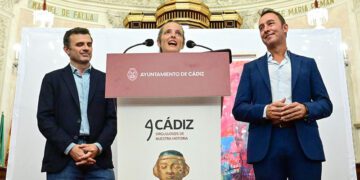 La edil de Cultura respaldada por García y Cossi / FOTO: Eulogio García