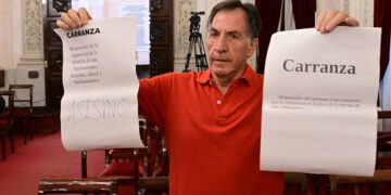 Protesta contra el nombre franquista de Carranza en un pasado pleno / FOTO: Eulogio García