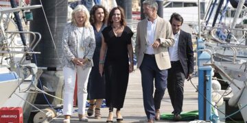 El alcalde charla con la consejera durante la visita / FOTO: Ayto.
