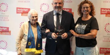 La comitiva gaditana con el premio / FOTO: HelpAge