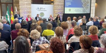 Presentando la programación en un acto en la Casa de Iberoamérica / FOTO: Colegio de Enfermería