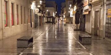 Un reciente baldeo intensivo en un rincón del centro / FOTO: Ayto.