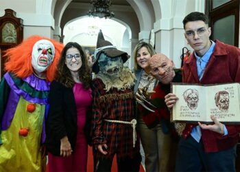 Presentando las actividades de Halloween en el Ayuntamiento / FOTO: Eulogio García