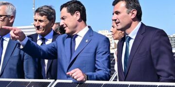 Moreno Bonilla junto al alcalde durante su visita a los nuevos pisos de Matadero / FOTO: Eulogio García