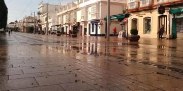 La calle Real tras horas lloviendo intensamente / FOTO: DBC
