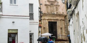 La iglesia en pleno barrio de Santa María / FOTO: Eulogio García