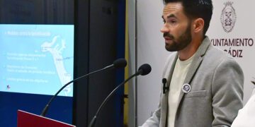 De la Cruz ante la prensa / FOTO: Eulogio García