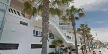 Varios de los bloques que lindan con el paseo marítimo