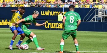 Kouamé luchando una pelota / FOTO: Eulogio García