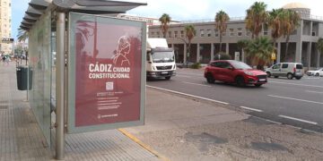 Parada de bus en la avenida a la altura de Cortadura / FOTO: DBC