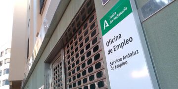 Oficina del SAE en la capital gaditana / FOTO: DBC