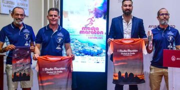 Presentando detalles del evento deportivo / FOTO: Eulogio García