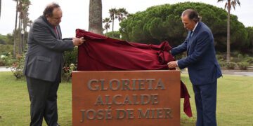 Desvelando el nombre de la glorieta / FOTO: Ayto.