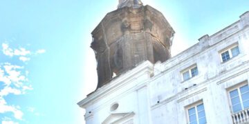 Una malla cubre la torre desde hace meses / FOTO: Junta