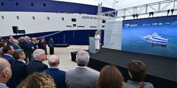 Un momento del acto de amadrinamiento del barco / FOTO: Eulogio García