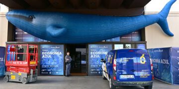 Una gran ballena daba la bienvenida al Palacio de Congresos en 2024 / FOTO: Eulogio García