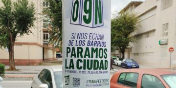 Uno de los carteles que anuncian el 9-N en una farola de Puertatierra / FOTO: Cádiz Resiste