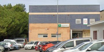 Fachada del centro de salud La Serrana