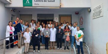Concentración de repulsa a las puertas del ambulatorio / FOTO: Junta