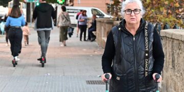 Encarnación necesita en los últimos tiempos un andador ortopédico / FOTO: Eulogio García