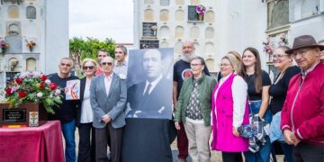 Familiares de Manuel de Sancha en el entierro de los restos / FOTO: Ayto.