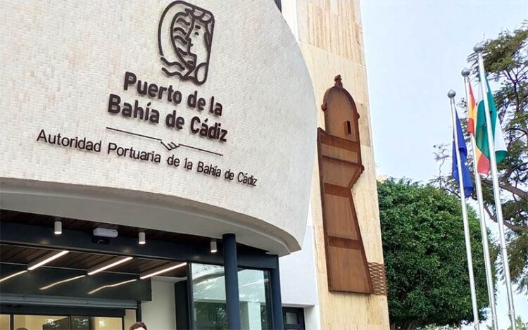 Detalle de la renovada fachada de la sede / FOTO: APBC