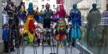 Uno de los espectáculos callejeros del FIT 2024 / FOTO: Eulogio García