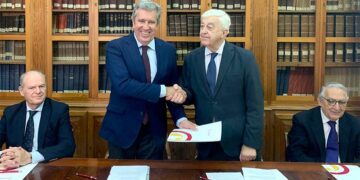 Escenificando la firma del convenio entre la Cámara e Incyde / FOTO; Cámara de Comercio