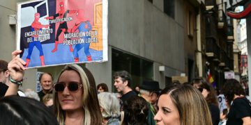 Uno de los carteles en la última marcha de Cádiz Resiste / FOTO: Eulogio García