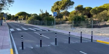Pivotes instalados por la comunidad de propietarios en la calle / FOTO: PSOE