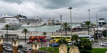 Jornada de actividad intensa en el muelle gaditano / FOTO: Eulogio García
